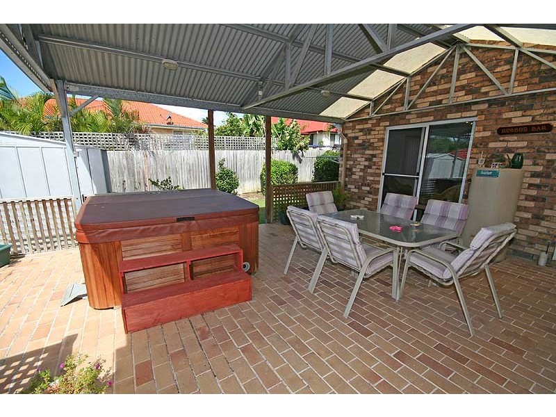 16  Walnut Court, Birkdale QLD 4159