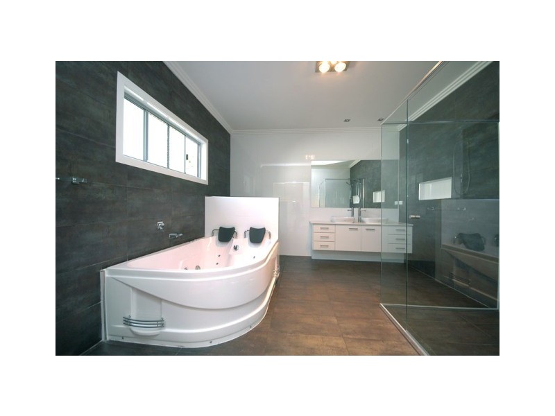 103  Strong Avenue, Graceville QLD 4075