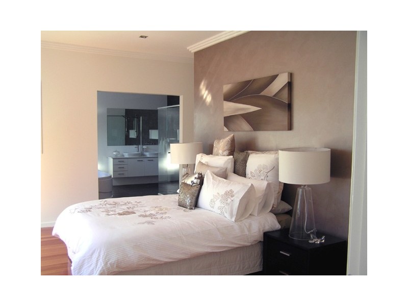 103  Strong Avenue, Graceville QLD 4075