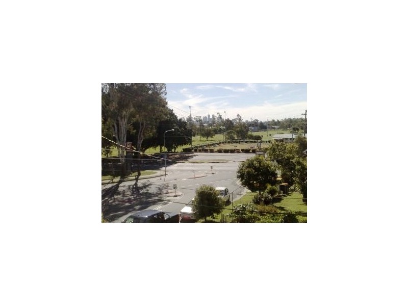 10  Garden Street, Greenslopes QLD 4120