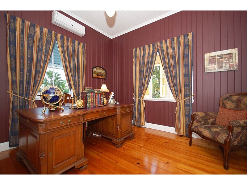 42   Archibald Street, Fairfield QLD 4103