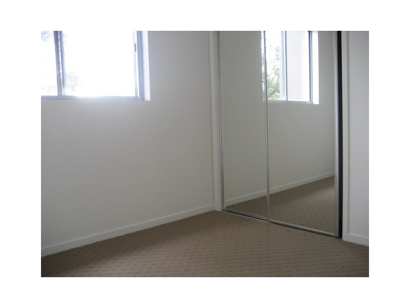 4/11  Stamford Street, Yeerongpilly QLD 4105