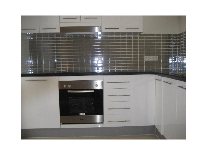 2/16  Broadmere Street, Annerley QLD 4103