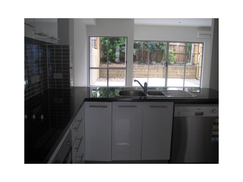 3/16  Broadmere Street, Annerley QLD 4103