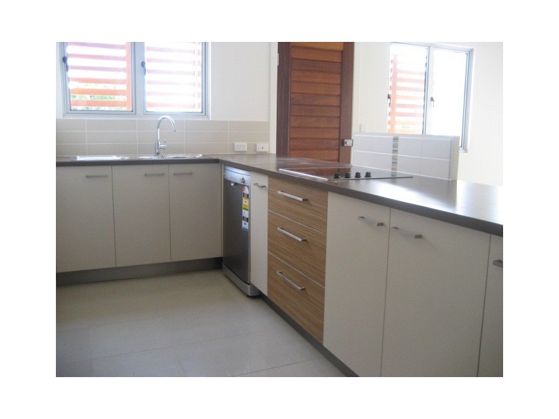 1/1  Birch Place, Greenslopes QLD 4120