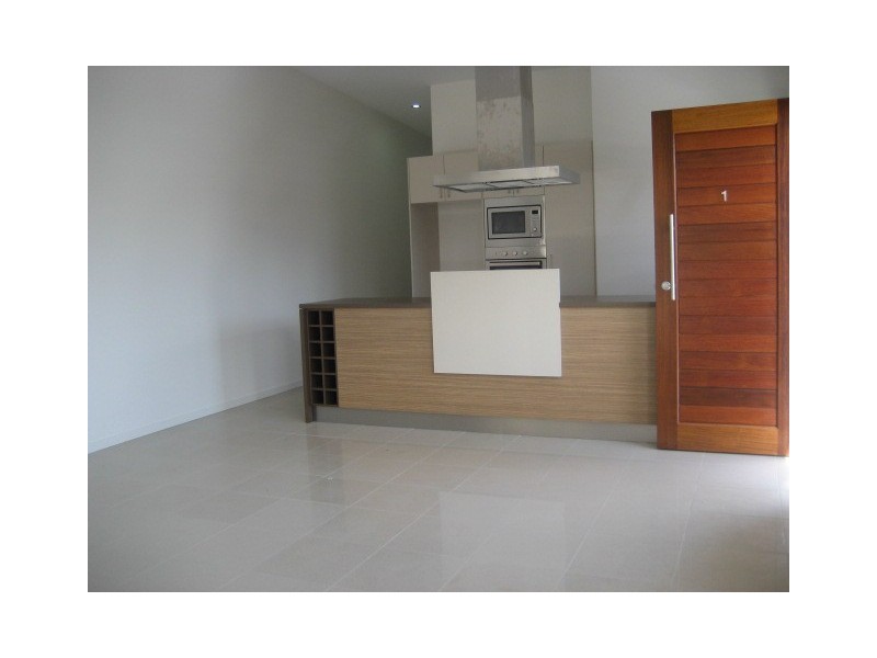 1/1  Birch Place, Greenslopes QLD 4120
