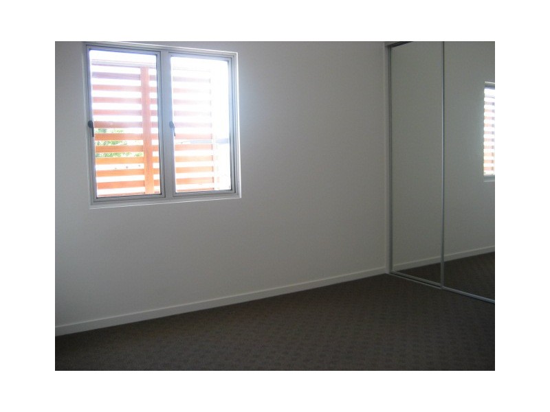 1/1  Birch Place, Greenslopes QLD 4120