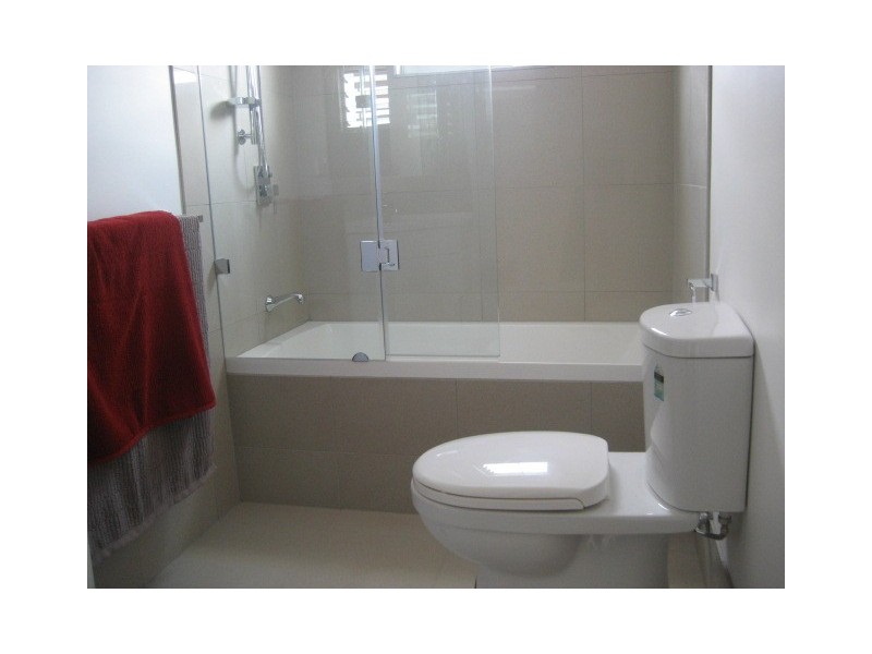 1/1  Birch Place, Greenslopes QLD 4120