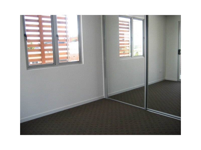 1/1  Birch Place, Greenslopes QLD 4120