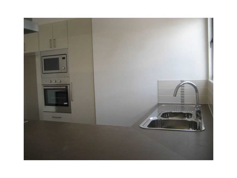 1/1  Birch Place, Greenslopes QLD 4120