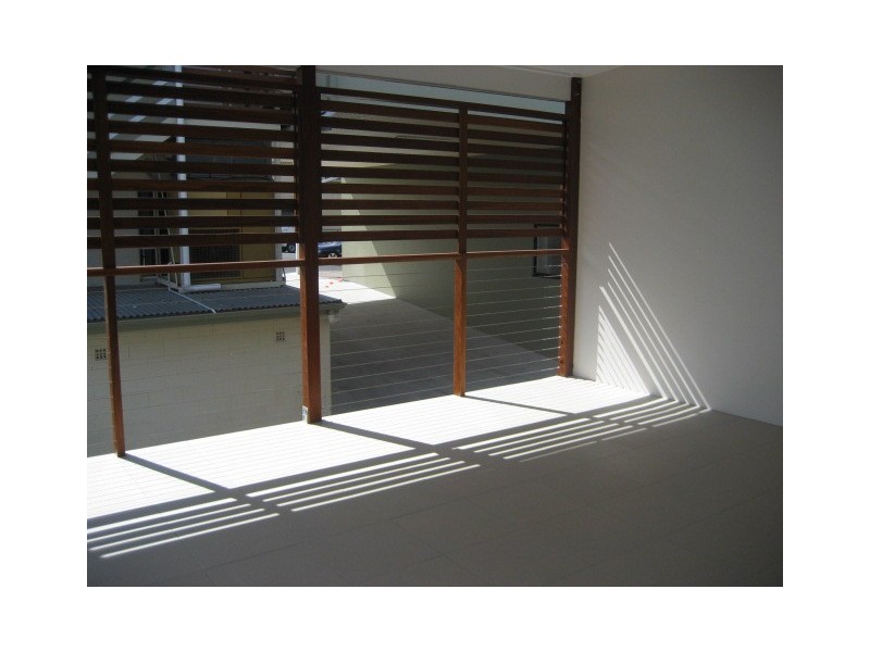 1/1  Birch Place, Greenslopes QLD 4120