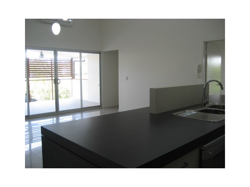 2/1  Birch Place, Greenslopes QLD 4120