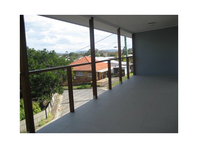 2/1  Birch Place, Greenslopes QLD 4120