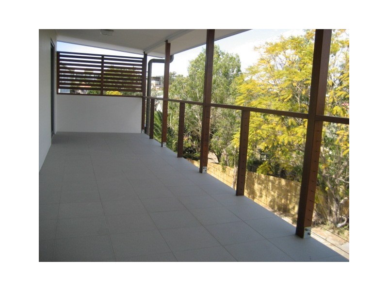 2/1  Birch Place, Greenslopes QLD 4120