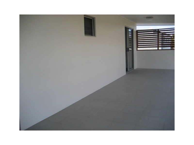 2/1  Birch Place, Greenslopes QLD 4120