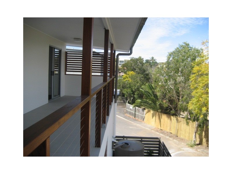 2/1  Birch Place, Greenslopes QLD 4120