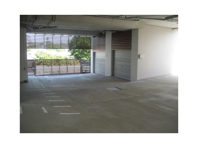 2/1  Birch Place, Greenslopes QLD 4120