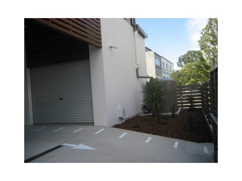 2/1  Birch Place, Greenslopes QLD 4120