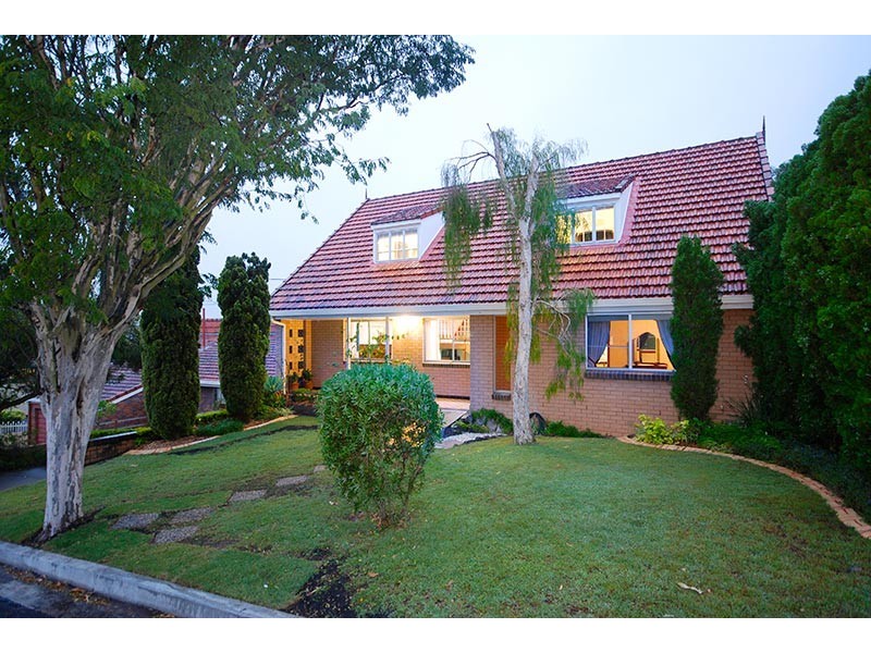13 Dalton Street, Yeronga QLD 4104