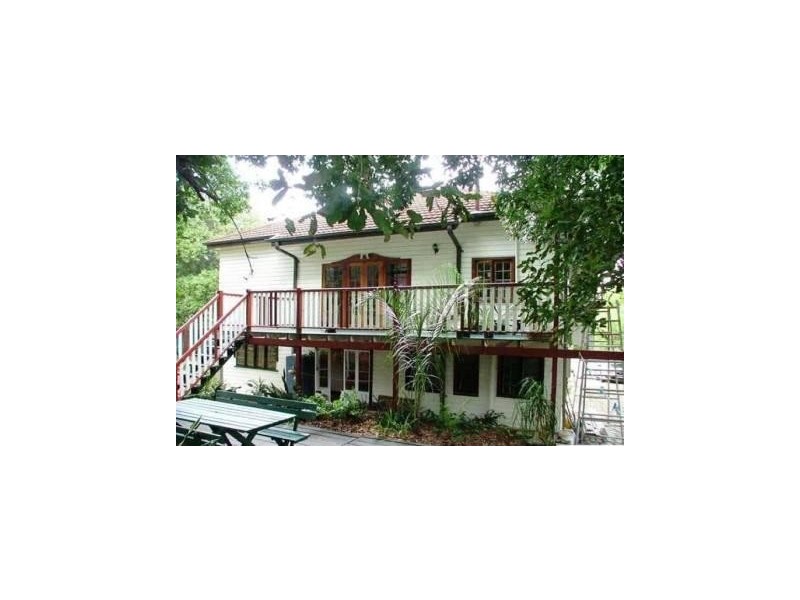 32  Livingstone Street, Yeerongpilly QLD 4105