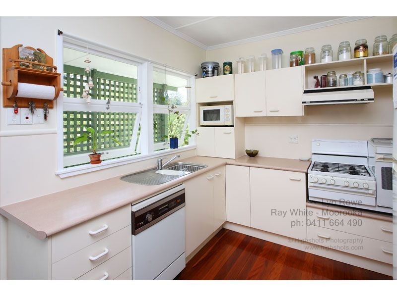 48   Beverley Hills Street, Moorooka QLD 4105