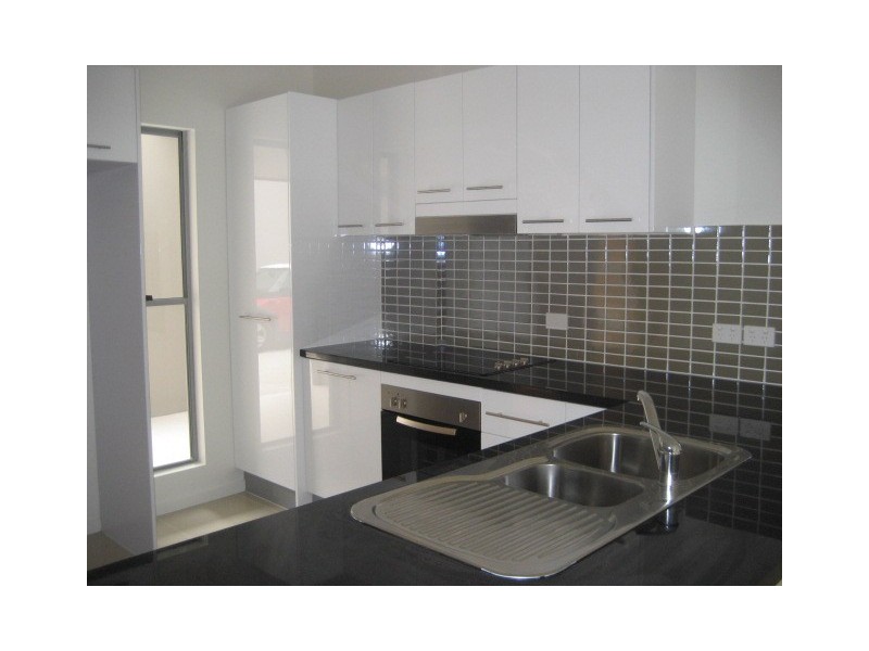 2/16  Broadmere Street, Annerley QLD 4103