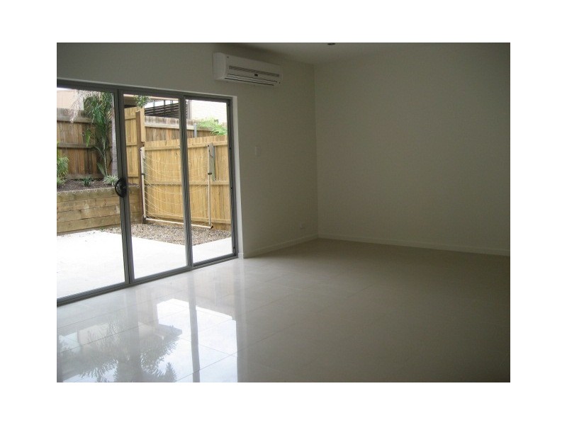 2/16  Broadmere Street, Annerley QLD 4103