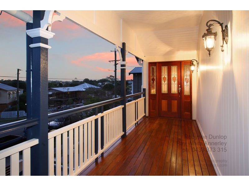 18   Drummond Street, Greenslopes QLD 4120