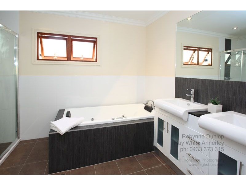 18   Drummond Street, Greenslopes QLD 4120