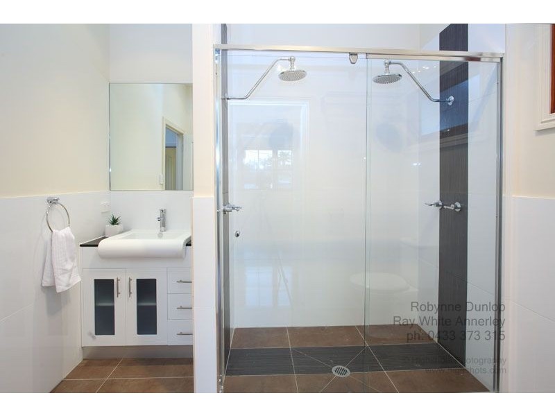 18   Drummond Street, Greenslopes QLD 4120