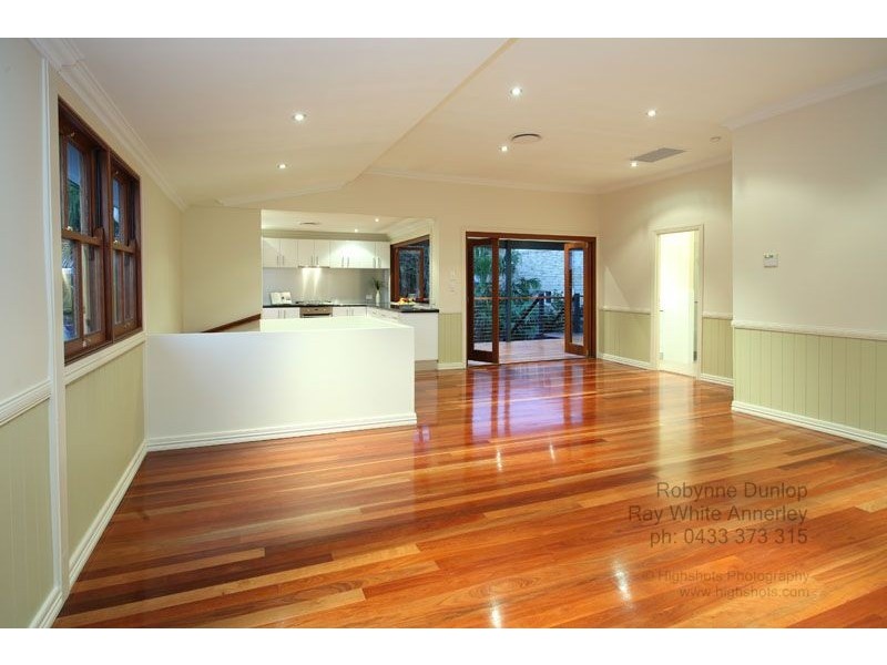 18   Drummond Street, Greenslopes QLD 4120