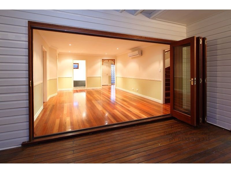18   Drummond Street, Greenslopes QLD 4120