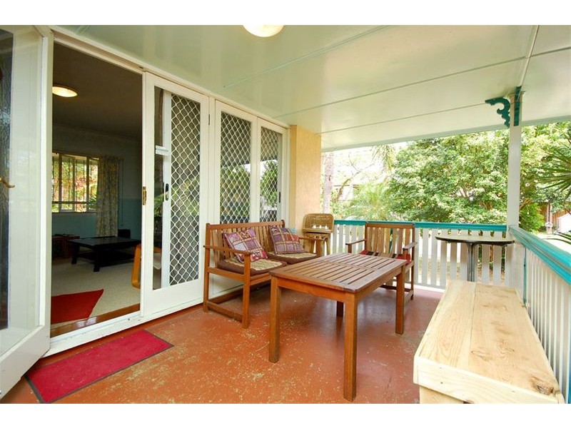 34   Newcastle Street, Fairfield QLD 4103