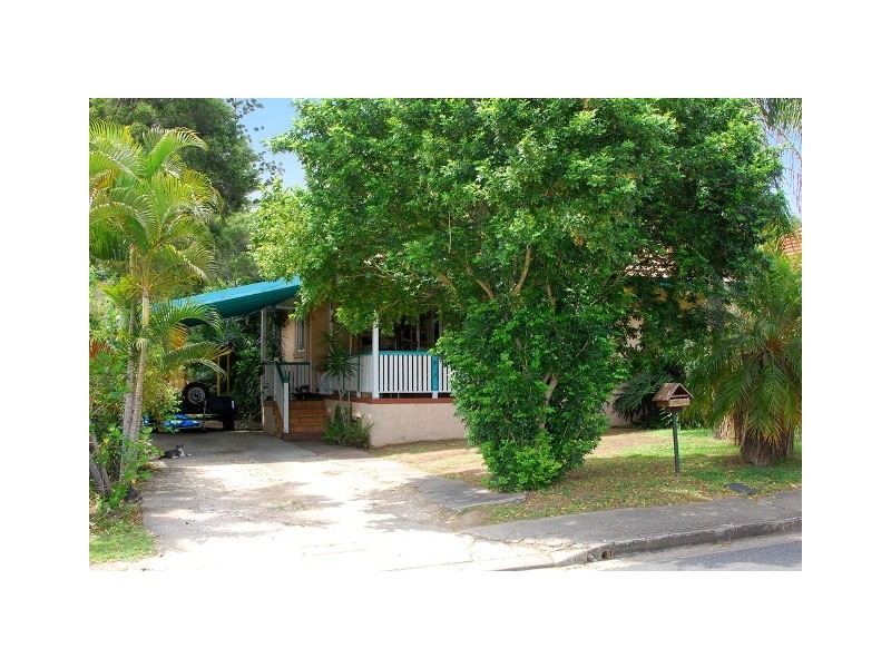 34   Newcastle Street, Fairfield QLD 4103