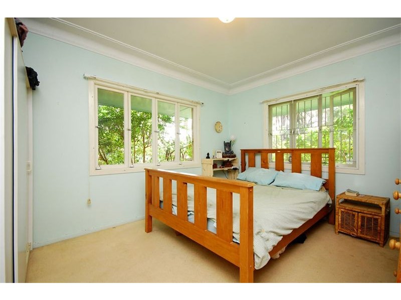 34   Newcastle Street, Fairfield QLD 4103