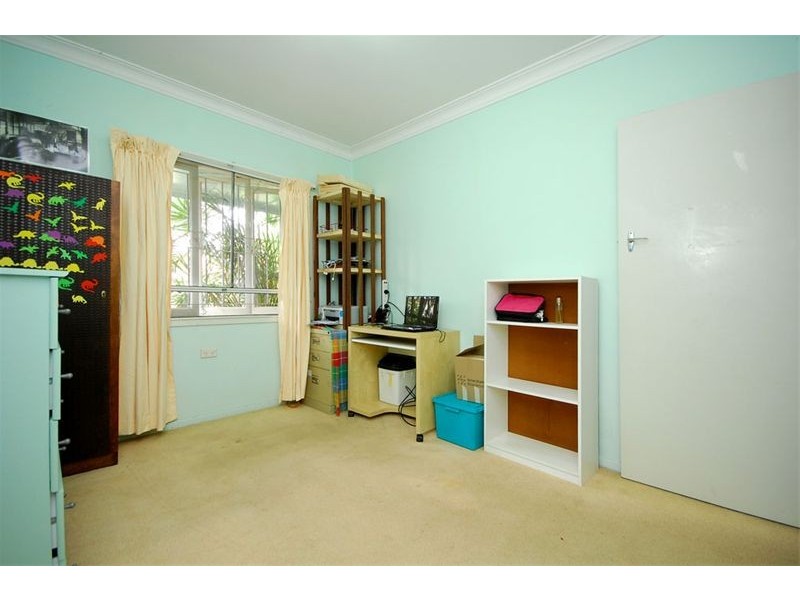 34   Newcastle Street, Fairfield QLD 4103