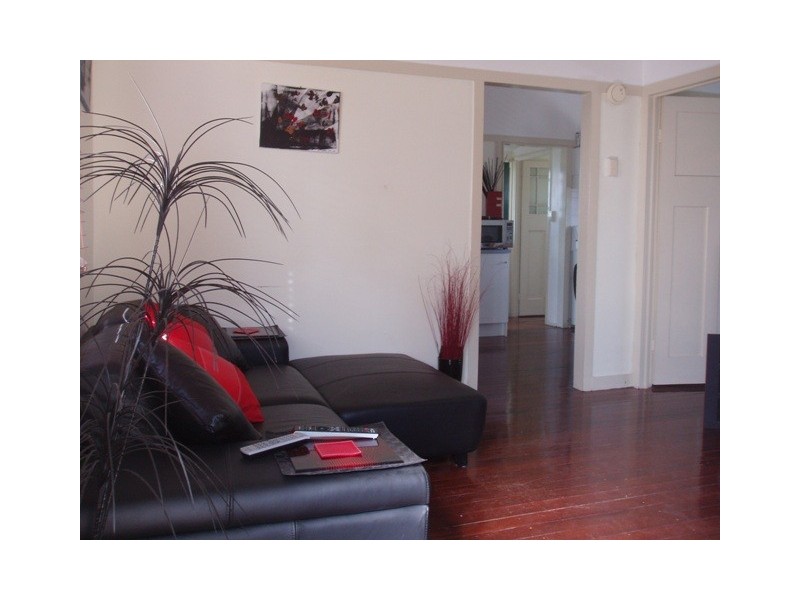 16  John Bright Street, Moorooka QLD 4105