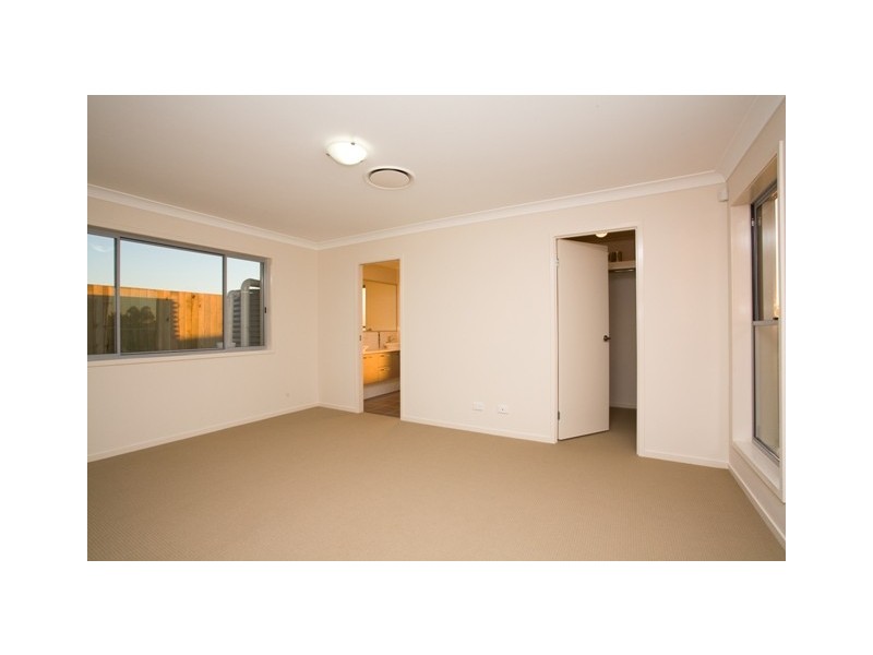 24 Larapinta Circuit, Parkinson QLD 4115