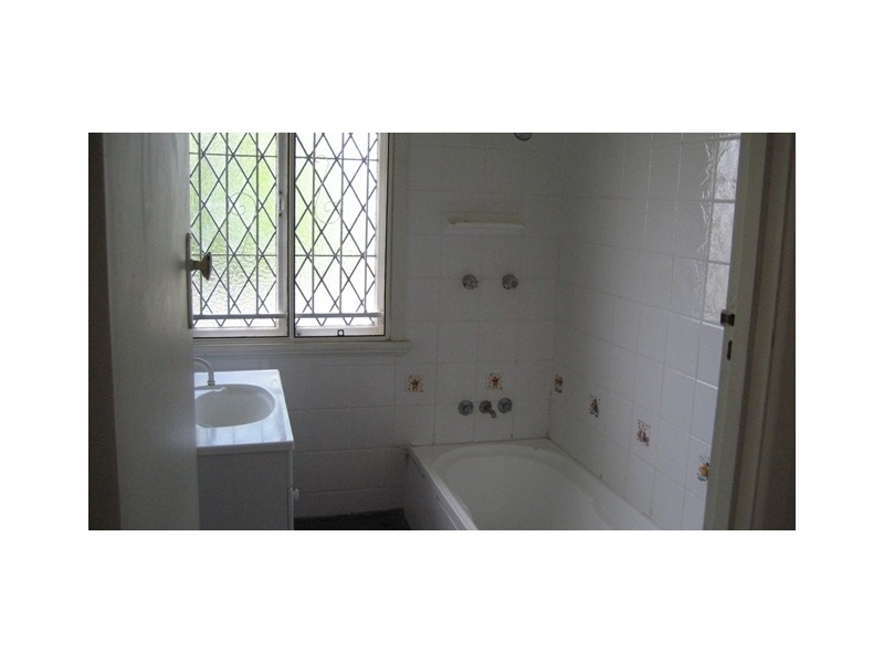 54 Rodney Street, Wynnum West QLD 4178