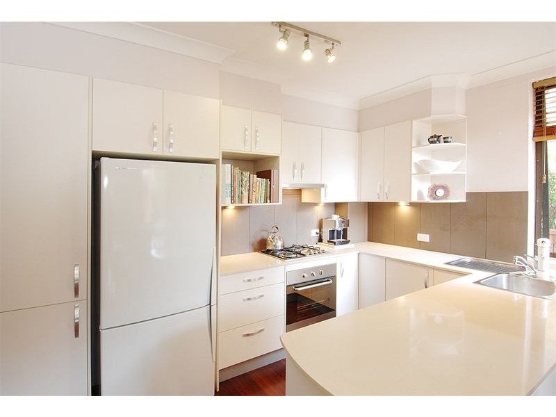 2/25 The Avenue, Rose Bay NSW 2029