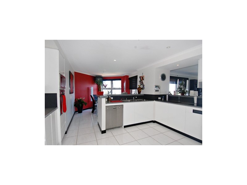 Level 5 28/12 Commodore Drive, Paradise Waters QLD 4217