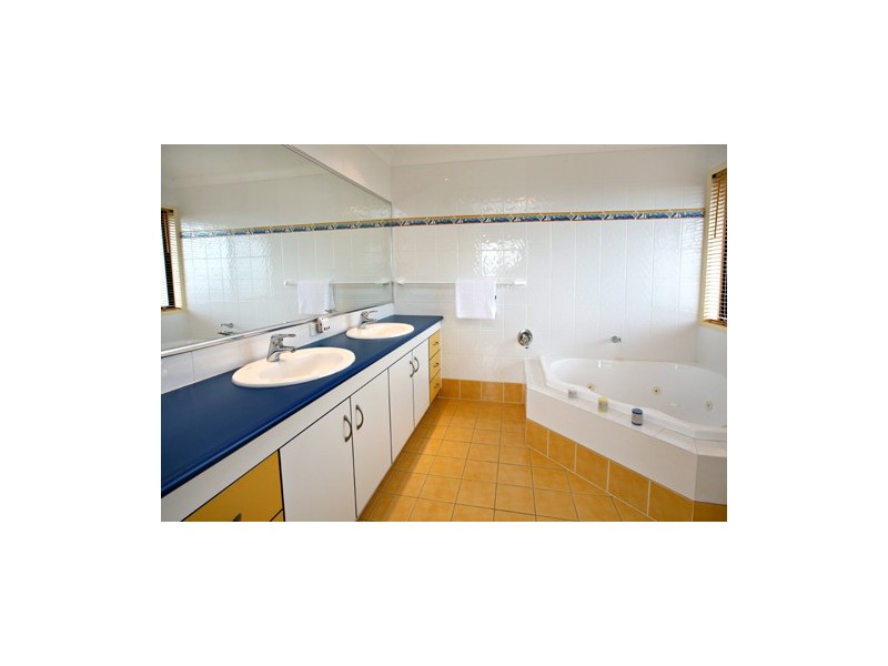 7 Truro Court, Redland Bay QLD 4165