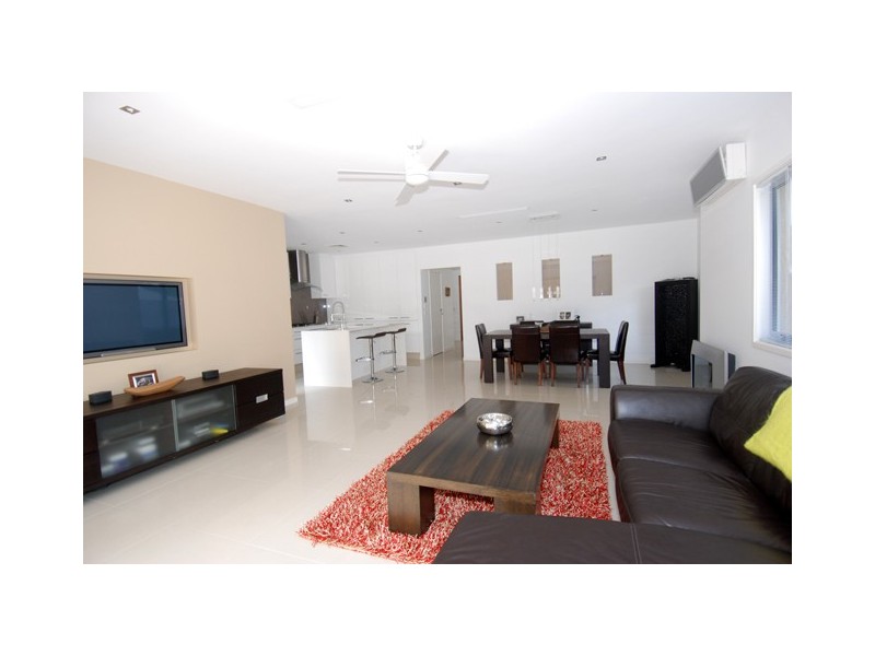 2/133 Falconer Street, Southport QLD 4215
