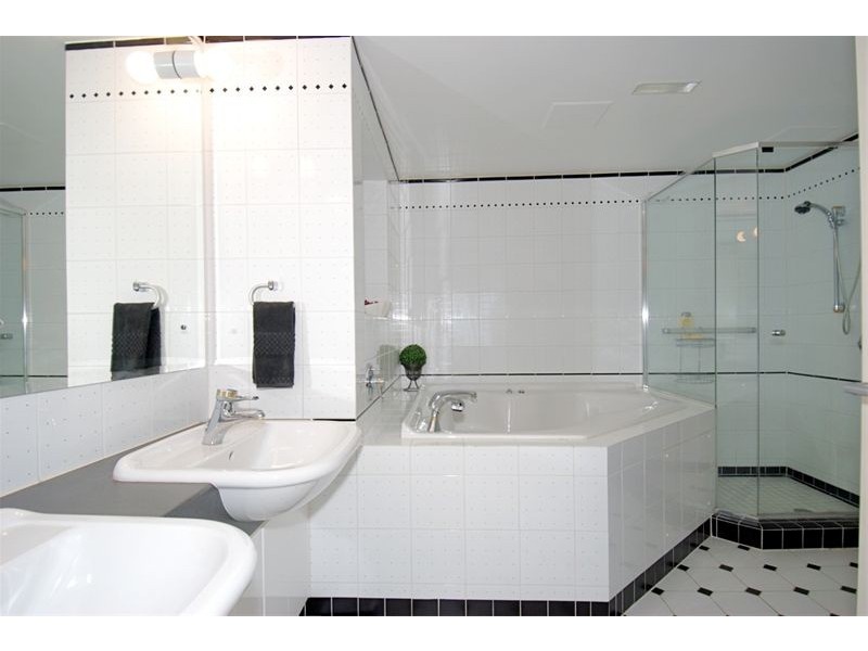 Level 19 113/12 Commodore Drive, Paradise Waters QLD 4217