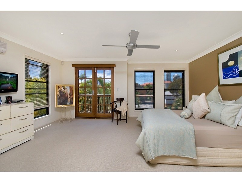 2/6 Parneno Street, Surfers Paradise QLD 4217