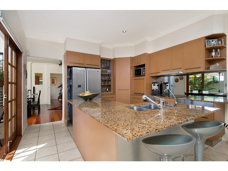 2/6 Parneno Street, Surfers Paradise QLD 4217