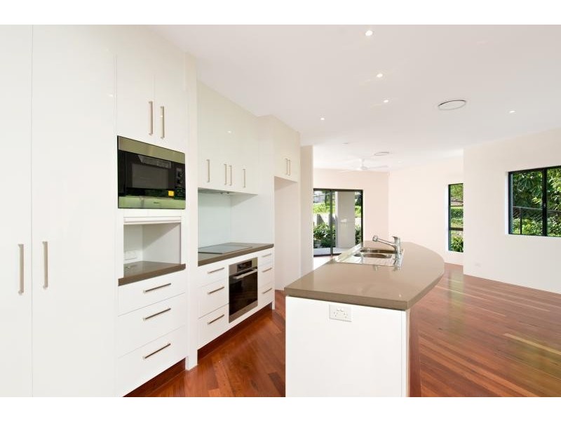 134 Ridgeway Ave, Southport QLD 4215