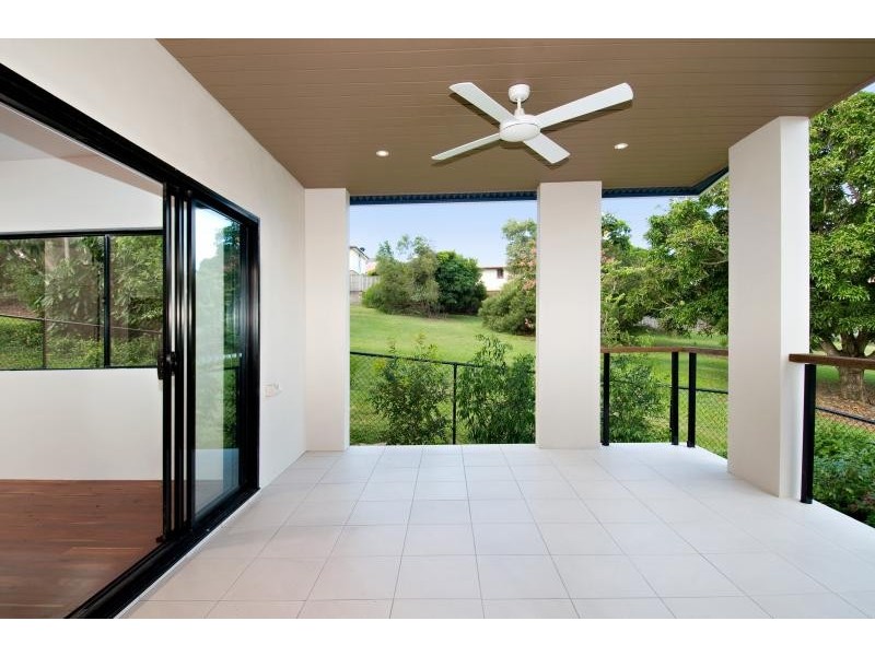 134 Ridgeway Ave, Southport QLD 4215