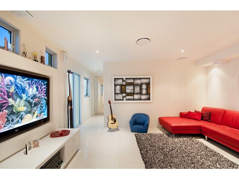 13 Oleander Ave, Biggera Waters QLD 4216