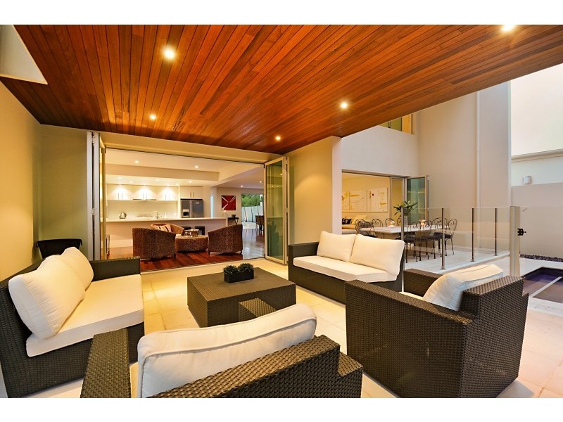 2/17 Marseille Court, Sorrento QLD 4217